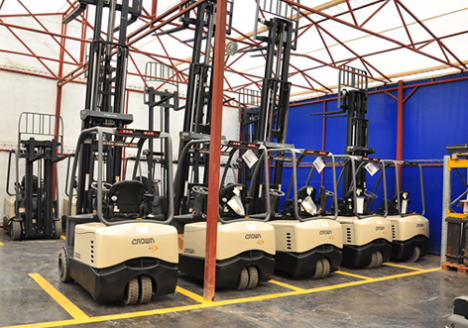 Stivuitoare electrice Crown în depozitul Util SPC