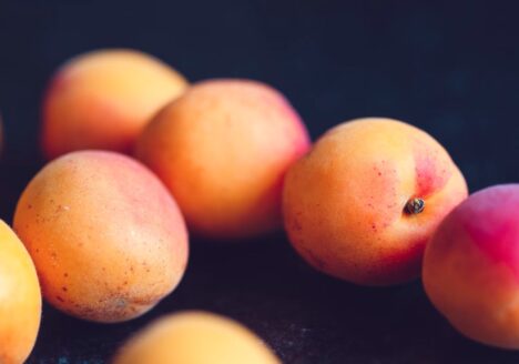 Peach Fuzz - culoarea vedeta a anului 2024!